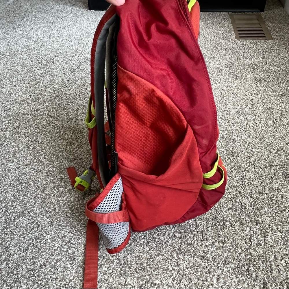 Osprey Jet 12 Youth Hiking Outdoor Camping Backpack Hydration Compatible Red - Picture 8 of 11